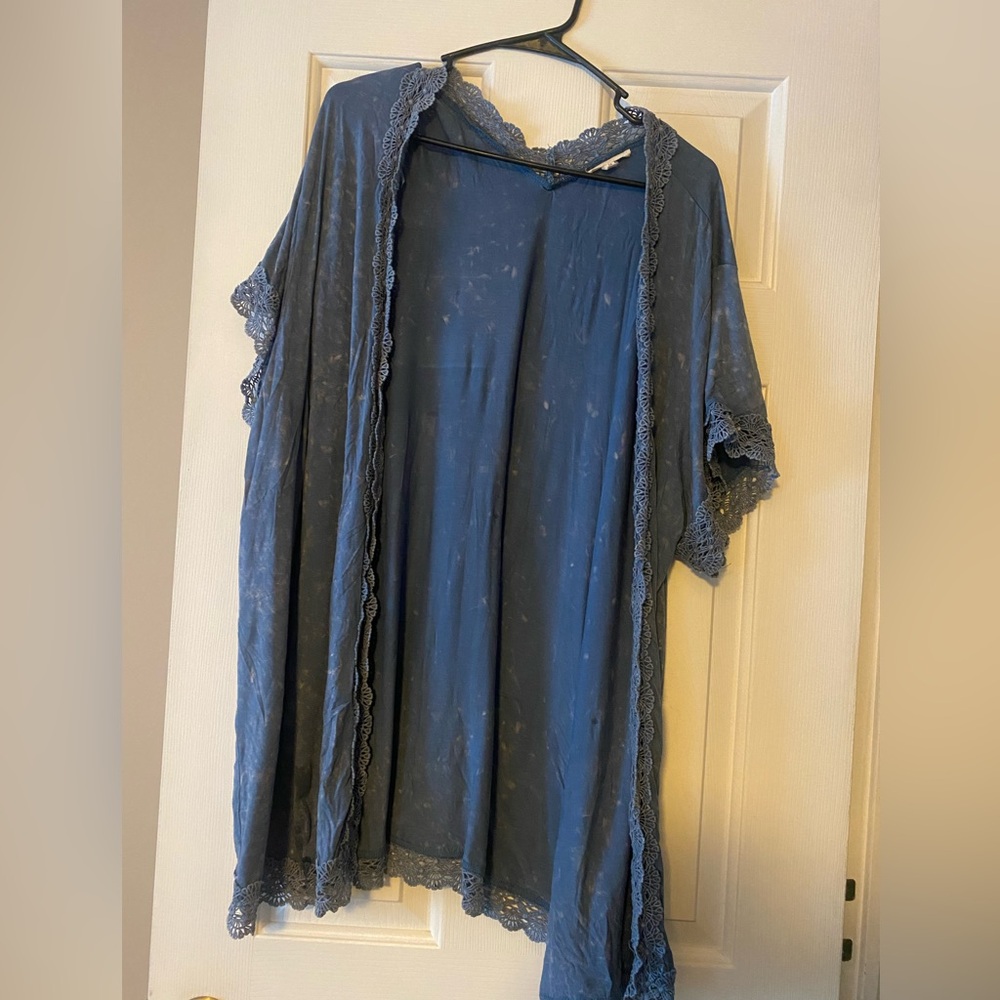 Easel kimono